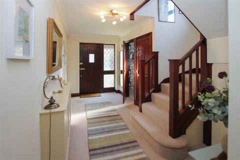 3 bedroom detached house for sale, St. Georges Close, Hook End