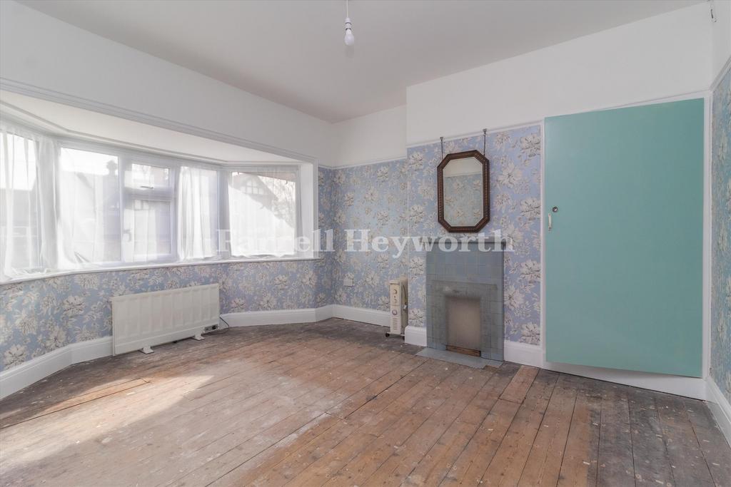Bedroom 1 image 2