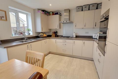 3 bedroom semi-detached house for sale, Viceroy Close, Brockworth