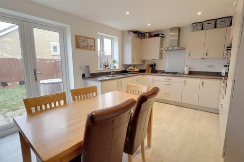 3 bedroom semi-detached house for sale, Viceroy Close, Brockworth