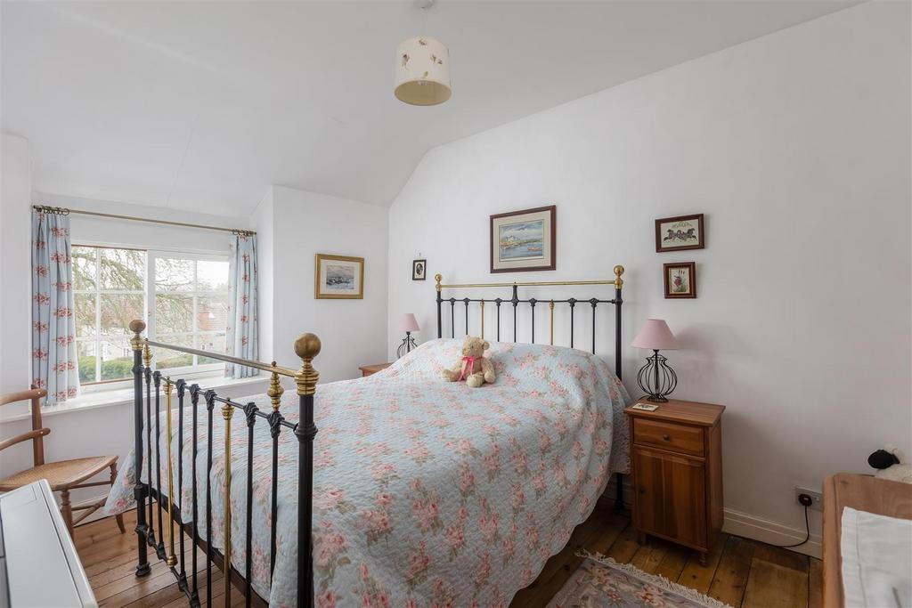 Bell Cottage Bedroom 1-1.jpg