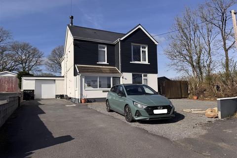 3 bedroom detached house for sale, Waunfarlais Road, Llandybie, Ammanford