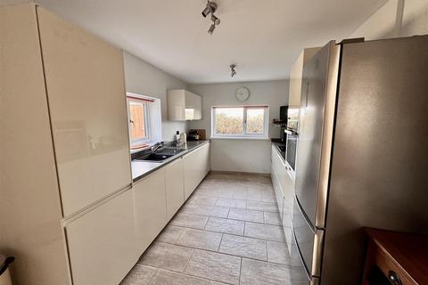 3 bedroom detached house for sale, Waunfarlais Road, Llandybie, Ammanford