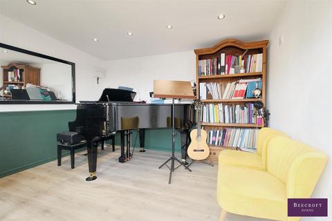 137 Barnsley Road, Darfield, Barnsley, S73 9PE