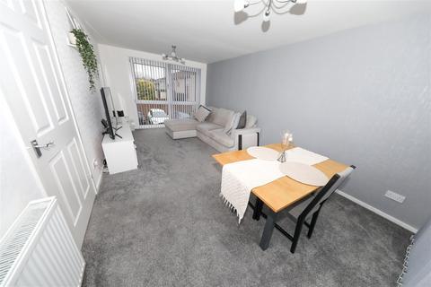 2 bedroom flat for sale, Cullen Drive, Glenrothes