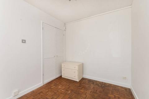 Studio to rent, Grenville Court, Ealing, London, W13