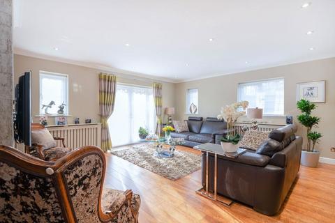 3 Ferndene, Bricket Wood, St Albans, AL2 3DX