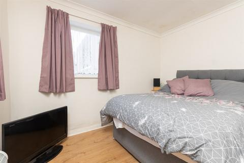 1 bedroom ground floor flat for sale, Hook Green Court, Meopham DA13