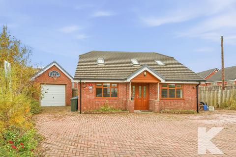 4 bedroom detached house for sale, 4 Yew Tree Close, Rochdale, OL11 2UR