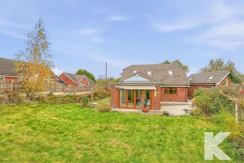 4 bedroom detached house for sale, 4 Yew Tree Close, Rochdale, OL11 2UR