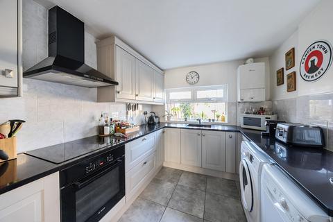 2 bedroom terraced house for sale, High Street, Northwood