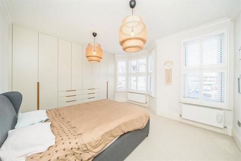 4 bedroom terraced house to rent, Hither Green Lane, London SE13