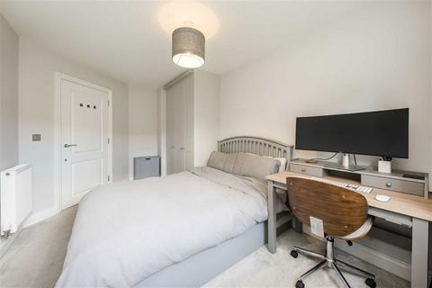 2 bedroom flat for sale, Hampton Road, Teddington TW11