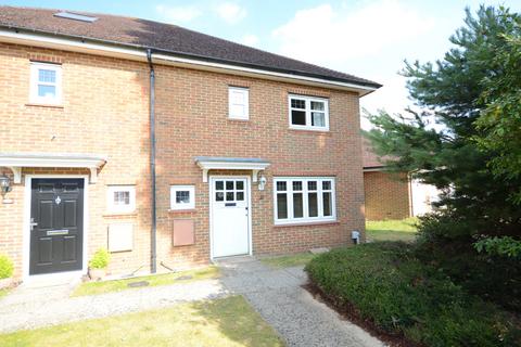 3 bedroom house to rent, Chineham Close, Elvetham Heath, Fleet, GU51