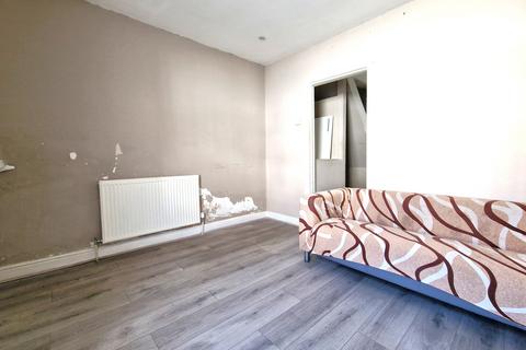 undefined, LUTON, LU1