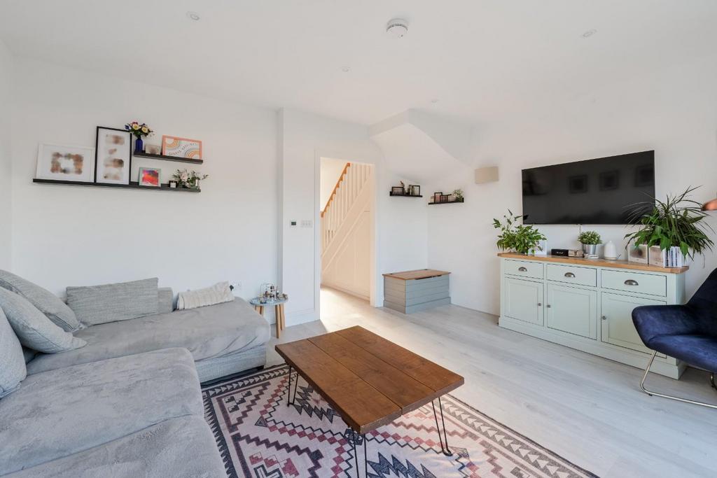 ST GILES CLOSE (26).jpg