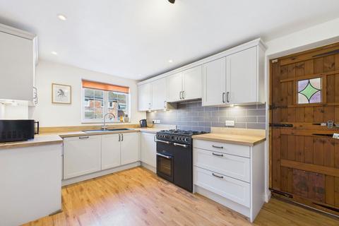 7 Beaver Close, Horsham, RH12 5GB