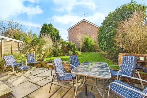 7 Beaver Close, Horsham, RH12 5GB