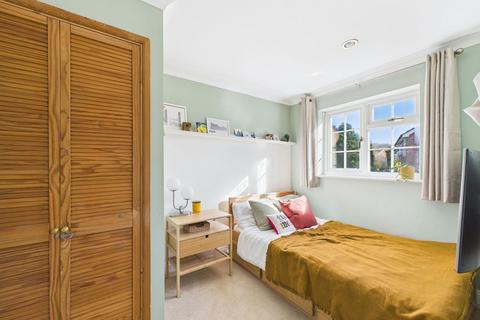 7 Beaver Close, Horsham, RH12 5GB