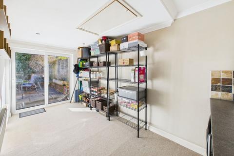 7 Beaver Close, Horsham, RH12 5GB