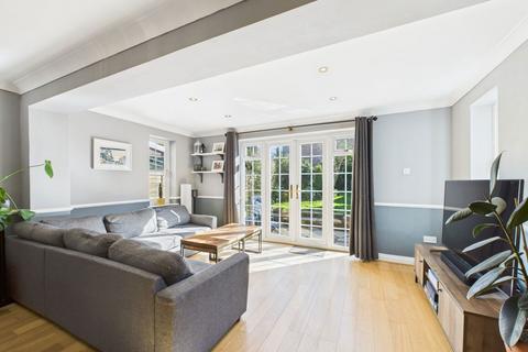 7 Beaver Close, Horsham, RH12 5GB