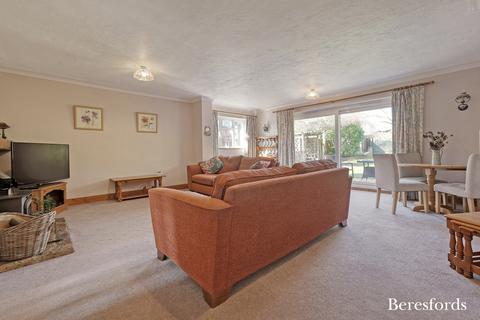 3 bedroom semi-detached house for sale, Upland Close, Billericay, CM12