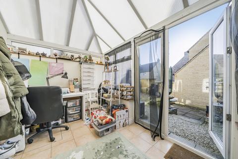 37 Cedar Road, Carterton, OX18 1HL