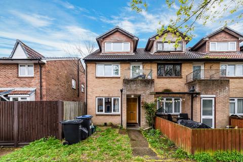 1 bedroom ground floor maisonette to rent, Thorburn Way, Colliers Wood, SW19