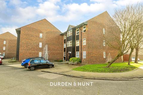 1 bedroom apartment for sale, Veronica Close, Romford, RM3