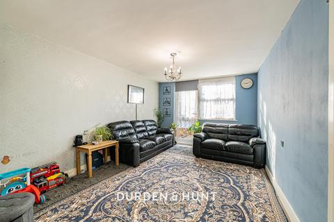 1 bedroom apartment for sale, Veronica Close, Romford, RM3