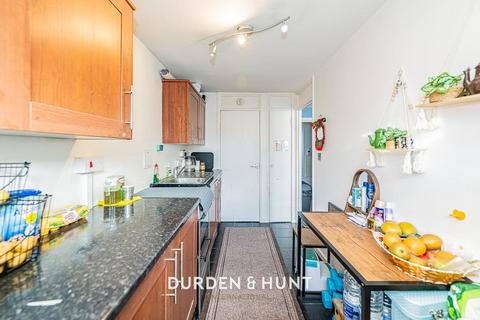 1 bedroom apartment for sale, Veronica Close, Romford, RM3