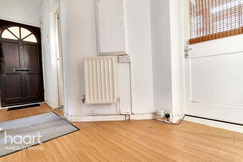 23 Sedgefield Close, Romford, RM3 9RP
