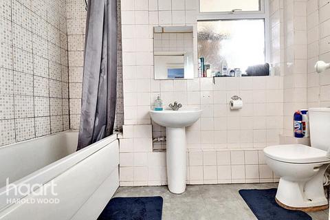 23 Sedgefield Close, Romford, RM3 9RP