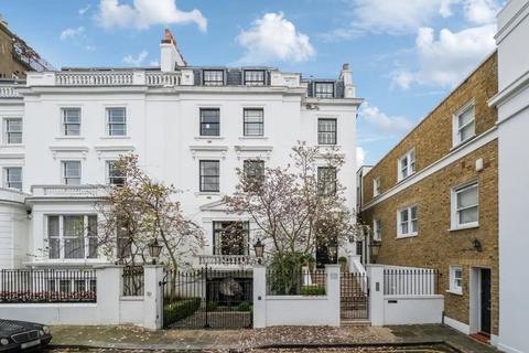 undefined, Hyde Park Gate, SW7