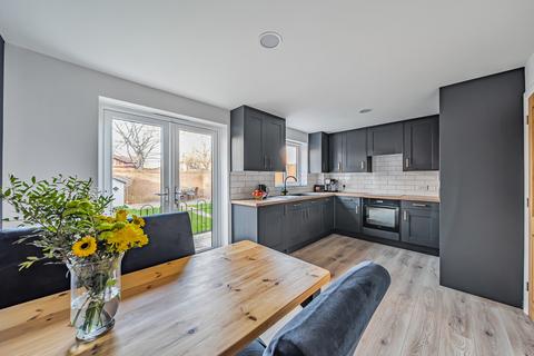 8 Bramley Walk, Horley, RH6 9GB