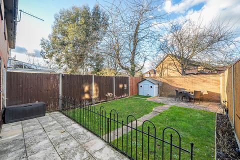8 Bramley Walk, Horley, RH6 9GB