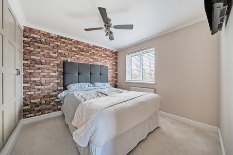 8 Bramley Walk, Horley, RH6 9GB