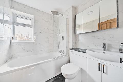 8 Bramley Walk, Horley, RH6 9GB