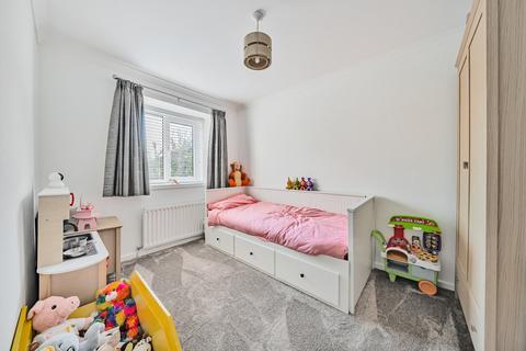 8 Bramley Walk, Horley, RH6 9GB