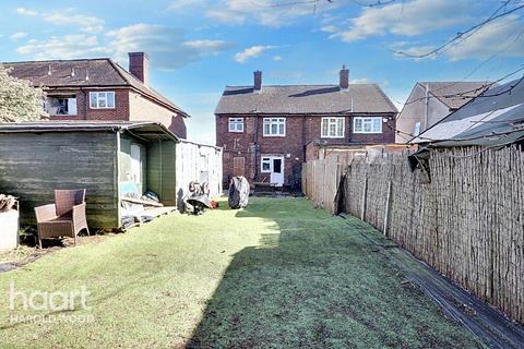 3 bedroom end of terrace house for sale, Leyburn Road, Romford