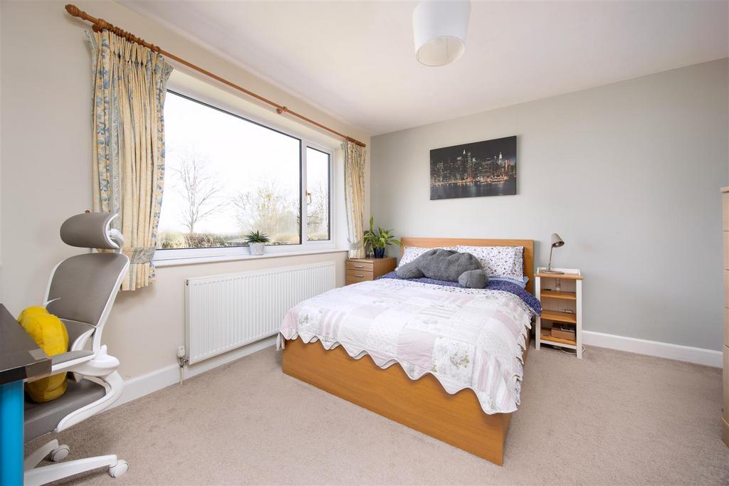2 High Street Steeple Ashton BA14 6 EL (4 BED)(DRON