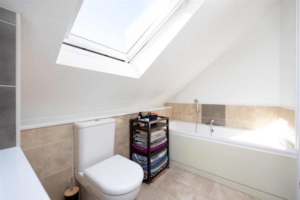 2 High Street Steeple Ashton BA14 6 EL (4 BED)(DRON