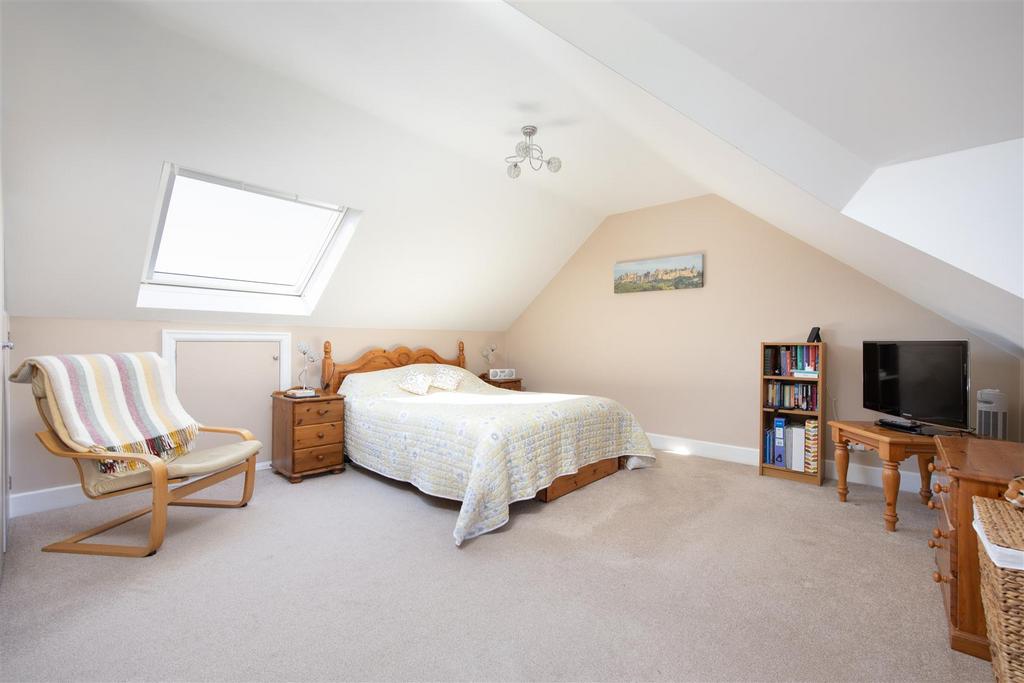 2 High Street Steeple Ashton BA14 6 EL (4 BED)(DRON
