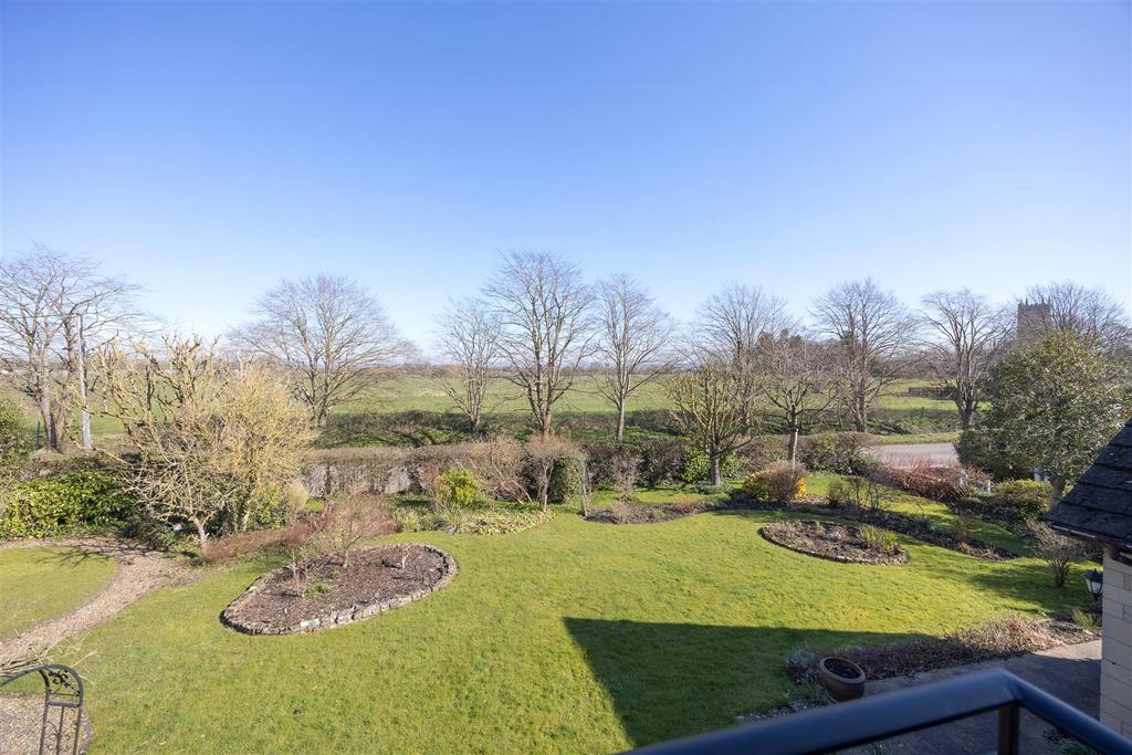 2 High Street Steeple Ashton BA14 6 EL (4 BED)(DRON