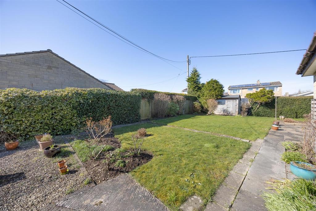 2 High Street Steeple Ashton BA14 6 EL (4 BED)(DRON