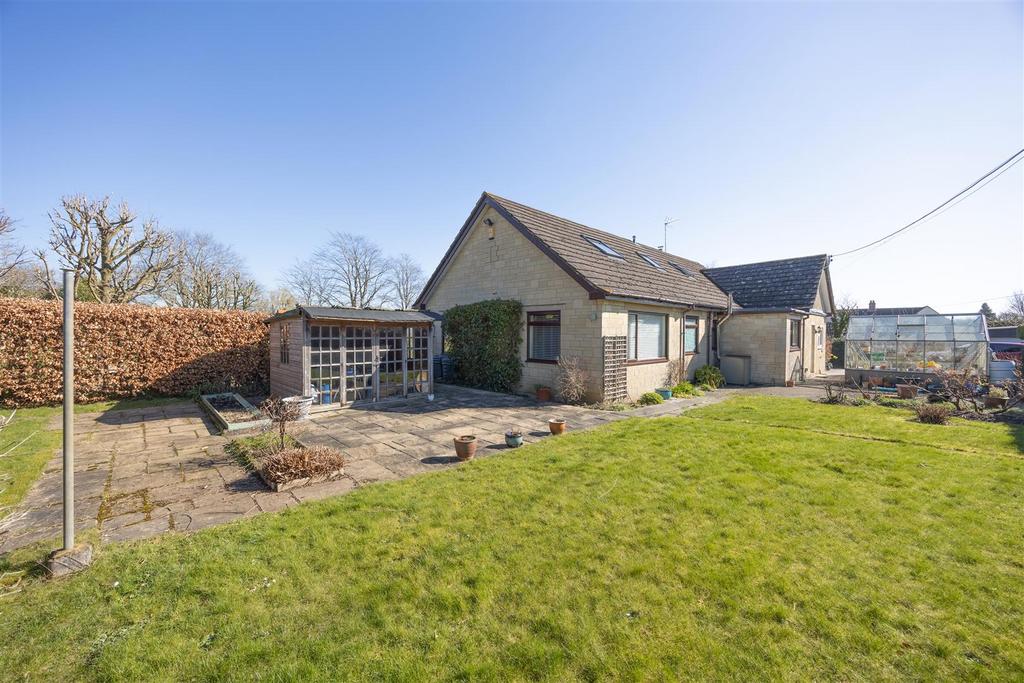 2 High Street Steeple Ashton BA14 6 EL (4 BED)(DRON
