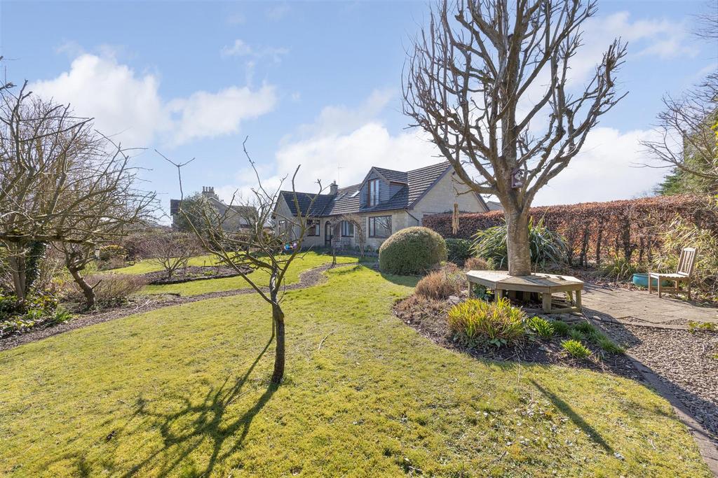2 High Street Steeple Ashton BA14 6 EL (4 BED)(DRON