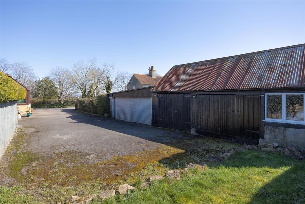 2 High Street Steeple Ashton BA14 6 EL (4 BED)(DRON