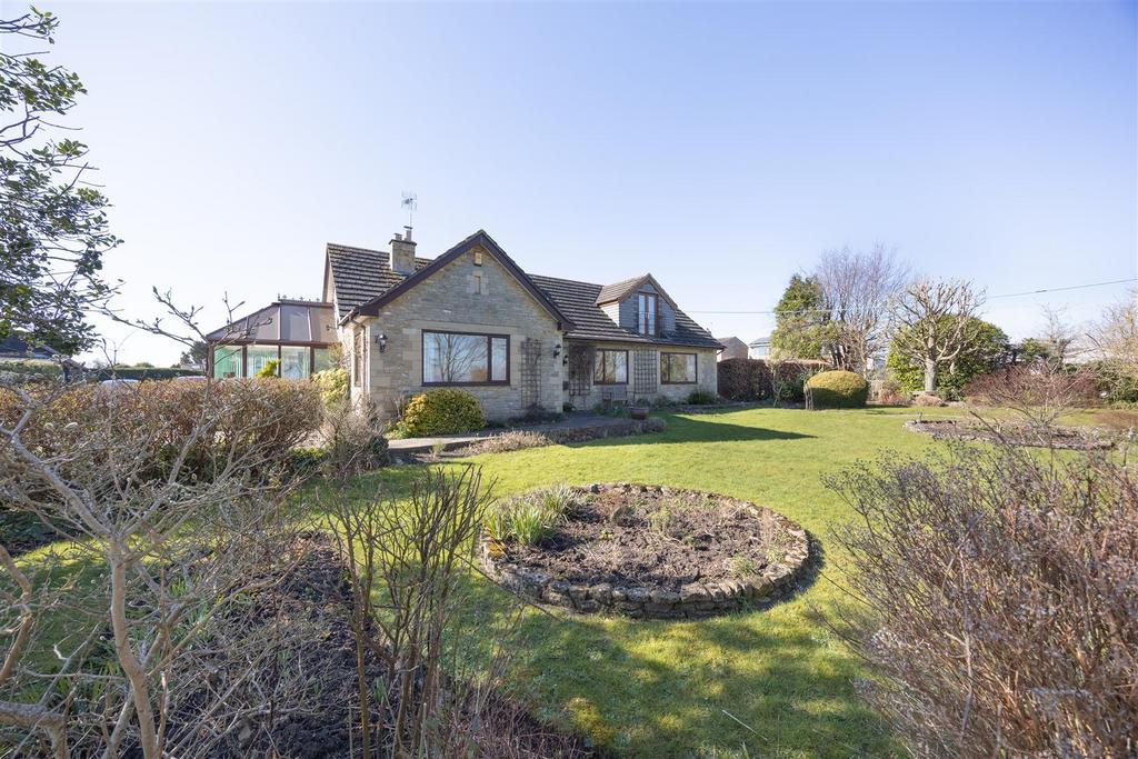 2 High Street Steeple Ashton BA14 6 EL (4 BED)(DRON