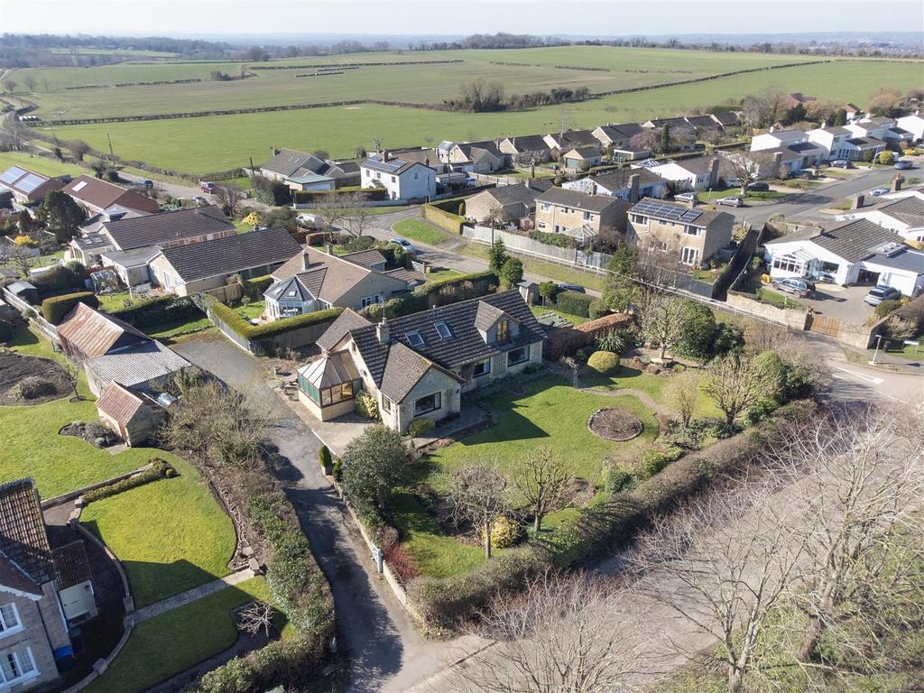 2 High Street Steeple Ashton BA14 6 EL (4 BED)(DRON